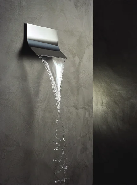 Bocca d'acqua a cascata a parete