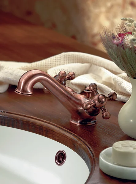 Rubinetto vintage effetto rame
